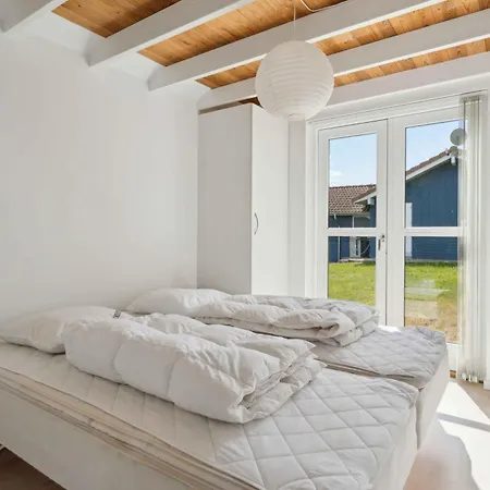 Dom wakacyjny Sea View And Calm In Lovely House For 10 Guests Augustenborg