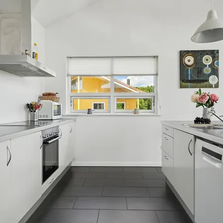בית נופש Sea View And Calm In Lovely House For 10 Guests