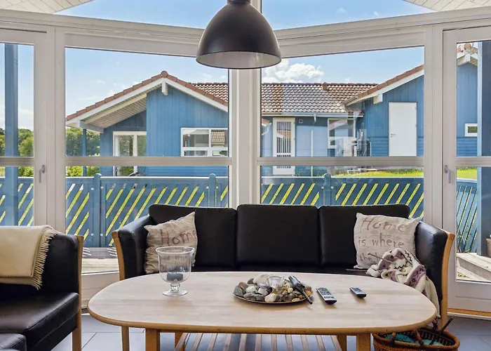 Dom wakacyjny Sea View And Calm In Lovely House For 10 Guests *