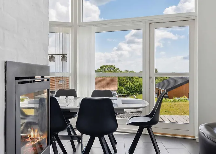 Dom wakacyjny Sea View And Calm In Lovely House For 10 Guests